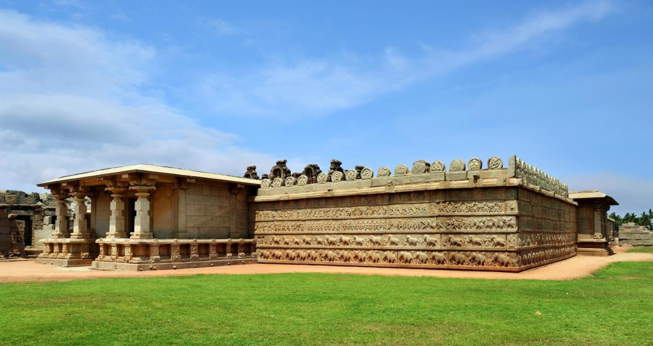 Clarks Inn Hampi Kamalapur Extérieur photo