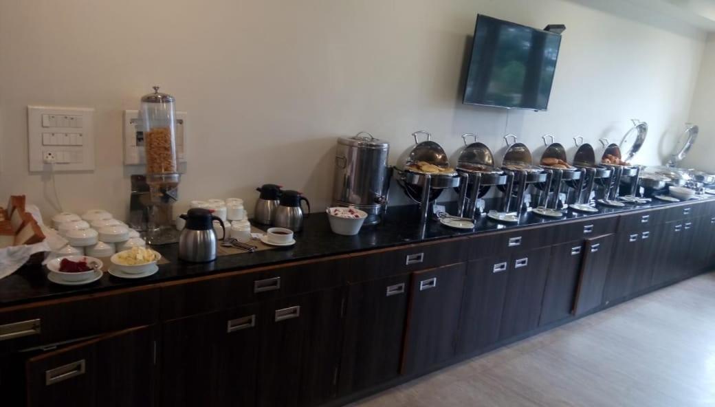 Clarks Inn Hampi Kamalapur Extérieur photo
